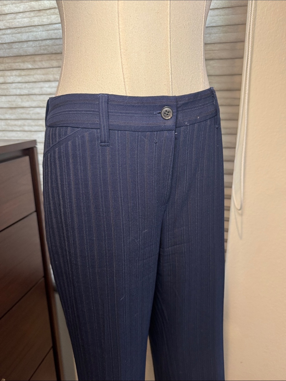 Anne Klein Navy Pinstripe Women's Suit - Two-Piece Blazer & Pants. Size 4&6 - Picture 6 of 10